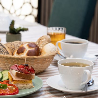 8e428b39-f553-41de-b629-75e2a246ccc8